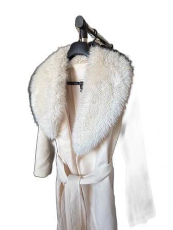Vit kappa med fuskpäls från H&M