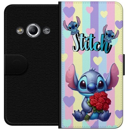 Kompatibel Tegnebogsetui til Samsung Galaxy Xcover 3 Romantisk illustration af Stitch der holder røde roser mod stribet baggrund