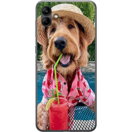 Samsung Galaxy A05 Läpinäkyvä kuori Kesäkoira juoma motiivi iloisella koiralla hatulla ja pinkillä paidalla juomassa smoothieta uima-altaan reuna