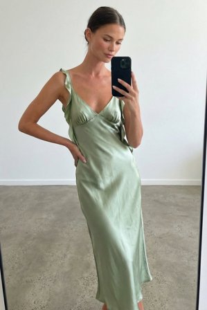 NA-KD Robe longue à épaules volantées en satin - Robes - Vert - EU 42