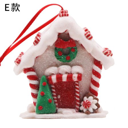 Julgransprydnad i plastlera, kreativ ny juldekoration i form av ett pepparkakshus.