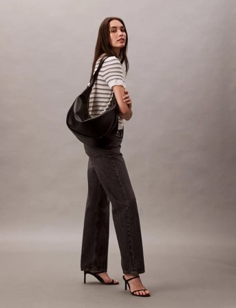 Calvin Klein Pinched Soft Crescent Lg - Black - ONE SIZE