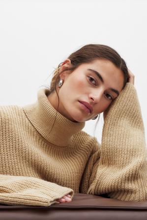 NA-KD Pull col roulé long en maille - Tricot épais - Beige - Large