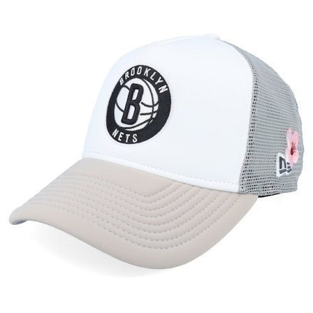 New Era - NBA White trucker Lippis - Brooklyn Nets NBA Flower White/Grey/Dark Sand A-Frame Trucker @ Hatstore
