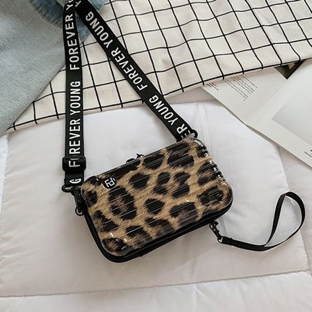 Square Box Bag Axelväska BRUN&SVART