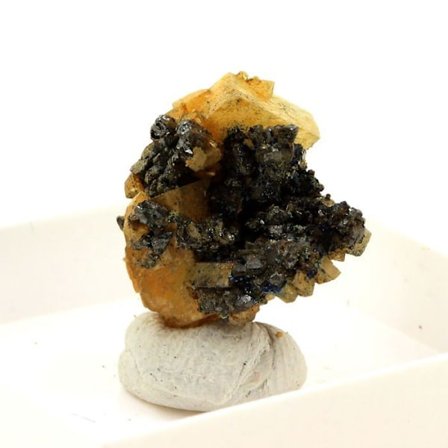 Kivet ja mineraalit. Tetrahedriitti. 14,5 ct. Mésage Mine, Saint-Pierre-de-Mésage, Ranska.