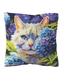 Stickpackung Kissen Katze im blauen Blumenbusch