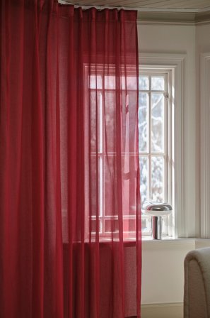 Jotex - Voilegardin 1-lengde Ekstra Bred rød - CORINNE - Kjøp Multifunksjonsgardiner hos Jotex