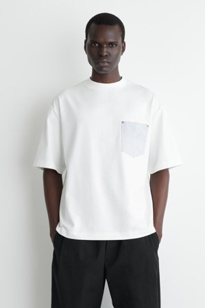 COS Men's Oversize T-Shirt Med Vävd Ficka in Vit