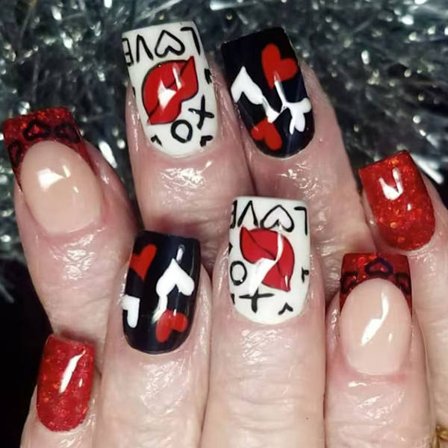 24 stk. Glansfuld Valentinsdesign Kunstige Negle Fuld Dækning Akrylnegle