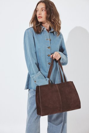 Premium Selection - Firkantet veske i semsket skinn - Vesker - Brun - One Size