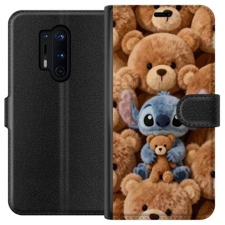 Kompatibel Tegnebogsetui til OnePlus 8 Pro Stitch omgivet af brune teddybjørne med en lille teddybjørn i armene i en sød og hyggelig kawaii-design