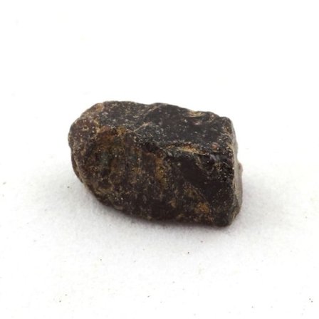 Sten og mineraler. Rhodolit granat. 2,72 øre. Lokiriama, Lodwar, Kenya.