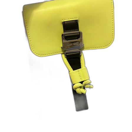 Transparent ryggsäck med neongula detaljer