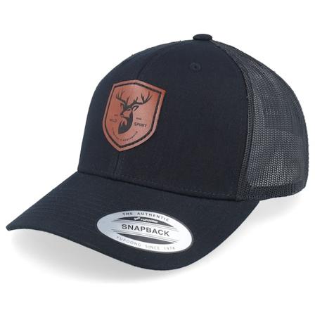 Wild Spirit - Schwarz trucker Cap - Brown Deer Shield Patch Black Trucker @ Hatstore