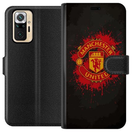 Kompatibelt Lommeboketui til Xiaomi Xiaomi Redmi Note 10 Pro Manchester United logo i rød og gul farge med røff sportslig bakgrunn