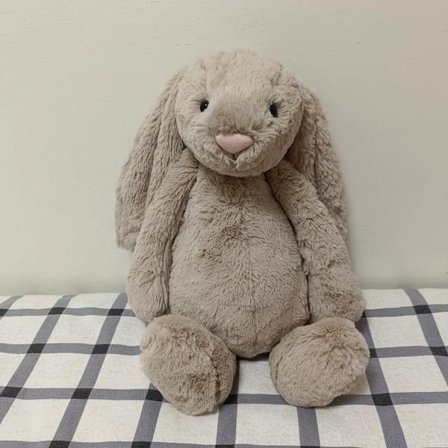 Jellycat Bartholomew kosedyr, myk og komfortabel, en flott gave til barn, Valentinsdagen eller som samleobjekt, 36 cm khaki-beige kanin.