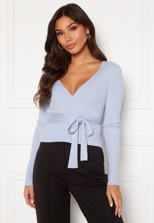 BUBBLEROOM Enea knitted wrap top Light blue Klær