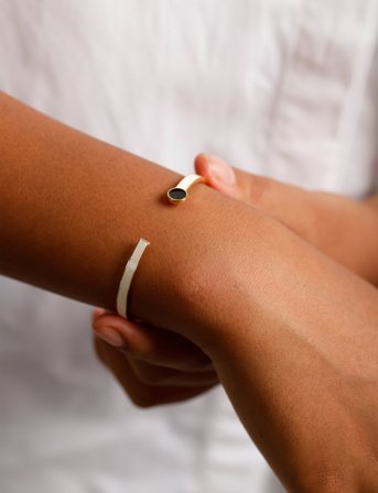 Design Letters Rainbow Dot Bangle - White - ONE SIZE