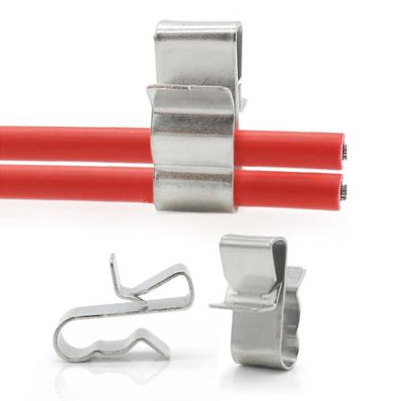 50 kpl 2x4mm ruostumattomasta teräksestä valmistettu aurinkopaneelikaapelin pidike järjestelmän asennukseen