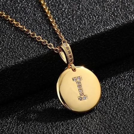 Pyöreät kirjaimet amuletit kullasta ja zirkonikullatut kaulakoru Gold one size
