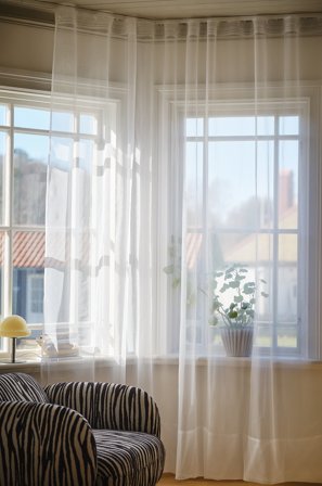 Jotex - Nettinggardin 1-lengde Ekstra Bred Hvit - GULLI - Kjøp Multifunksjonsgardiner hos Jotex