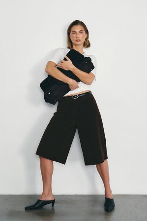 Laura Wittek x NA-KD - Lang shorts i fuske-saueskinn - Shorts - Brun - EU 38