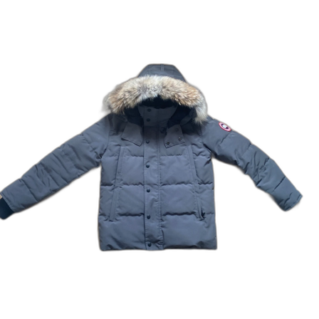 Grå dunjacka med pälskrage från Canada Goose