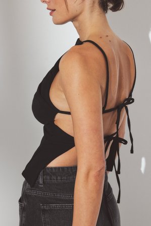 NA-KD Oberteil mit Schnürung und offenem Rücken - Open Back Tops - Schwarz - XS (EU 32)