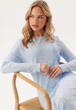 Pieces - Pcflora Ls Midi Dress - Cashmere Blue Aop:flower - Kläder - - Bubbleroom