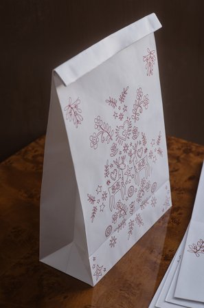 Jotex - Deer Gavepose 5-pakning hvit/rød - JOLLY - Kjøp Gavepapir & gavebånd hos Jotex