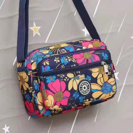 Nylon printed naisten painettu crossbody-laukku casual olkalaukku M A24