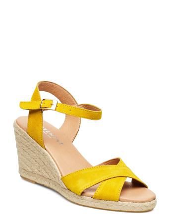 Dorit Yellow Pavement