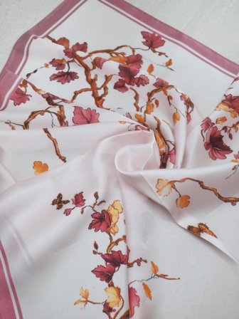 7Days Satengskjerf Lyserosa 70x70