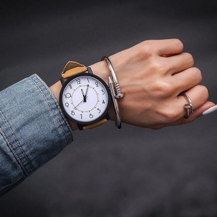 Armbandsur med konstläderband – vit/beige