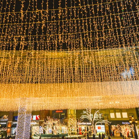 *96 LED-valoverhoa 4m*0,6m lämpimän ja valkoisen valon verhokranssilla*