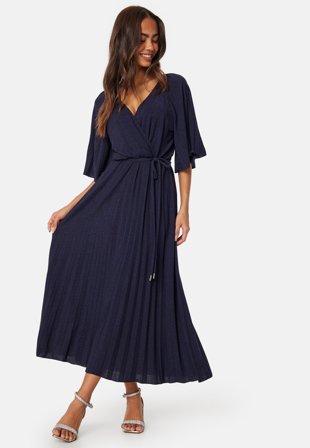 Bubbleroom Occasion - Elsina Pleated Sparkling Dress - Dark blue - Kläder