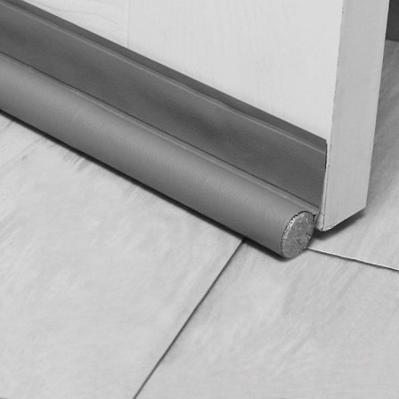 1 kpl:n oven pohjatiiviste, oven tulppa, melunvaimennus ja hyönteisten torjunta