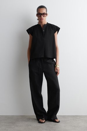 COS Women's Camicetta Arricciata Con Collo Alla Coreana in Nero