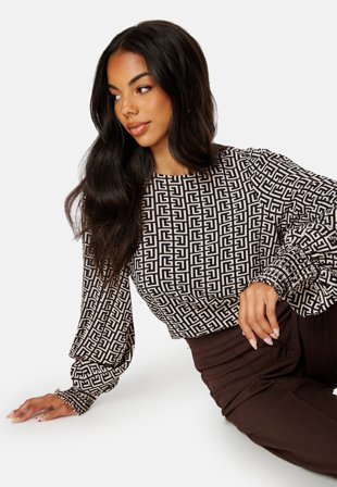 VILA Bana L/S Smock Sleeve Top Black AOP Graphic Klær