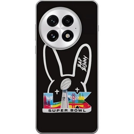 Kompatibel Mobilcover til OnePlus 13 Bad Bunny portræt med åben skjorte, tatoveringer og krøllet hår i stilfuld modefotografering