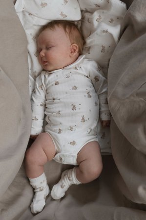 Newbie | Pupuaiheinen ribattu body | Luonnonvalkoinen