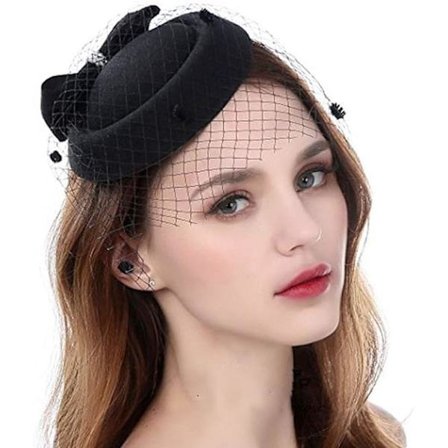 1920-luvun tyylinen fascinator-hattu hiuspinnillä ja verkkohuusilla