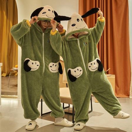Talviystävän pyjama yöasu naisille söpö koralli sametti topattu plus sametti plus suuri koko flanelli haalari. 2810# Women's XL