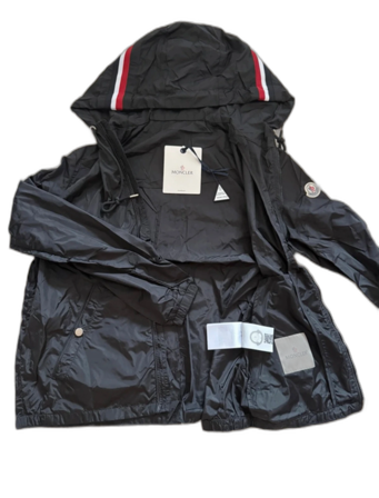 Svart vindjacka från Moncler med huva