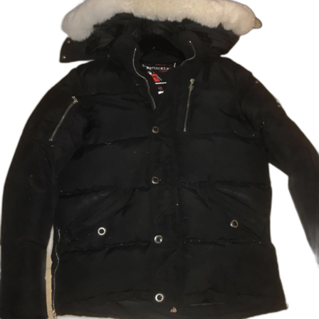 Svart dunjacka från Moose Knuckles