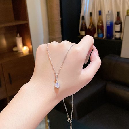 Lätt lyx nisch high-end halsband med utsökt mikroinlagd zirkon nyckelbenskedja, moderiktigt och mångsidigt temperament