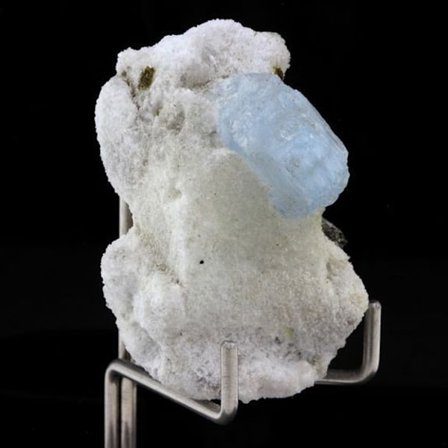 Stenar och mineraler. Alkali-beryl + turmalin. 95,0 ct. Deo Darrah, Badakhshan, Afghanistan.