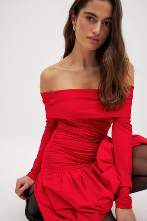 NA-KD Miniklänning med off-shoulder och puffärmar - Julklänningar - Röd - XS