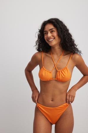 NA-KD Swimwear Culotte de bikini à taille haute et détail croisé - Bikinis - Orange - Large